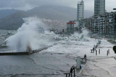 İzmir'de deniz ulaşımına fırtına engeli