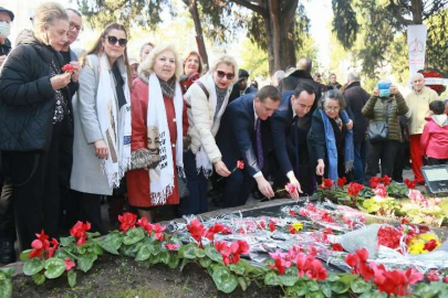 Büyükçekmeceli Kadınlar Zübeyde Hanım’ı mezarı başında andı