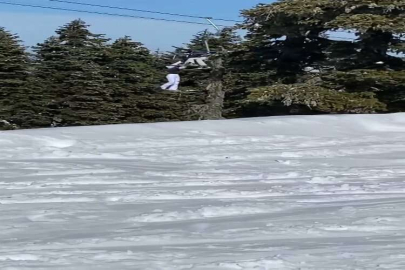 Uludağ’da bir kayakçı telesiyejde asılı kaldı