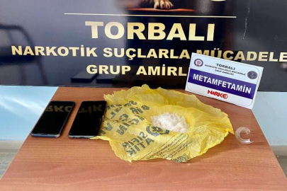 Torbalı'da aile görünümlü uyuşturucu tacirleri tutuklandı