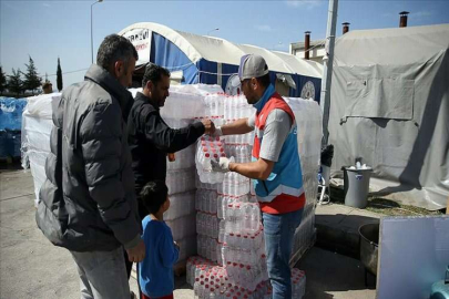 Hatay'da depremzedelere su dağıtımı aralıksız sürüyor