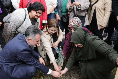 CHP Bayraklı, kadınlar anısına fidan dikti