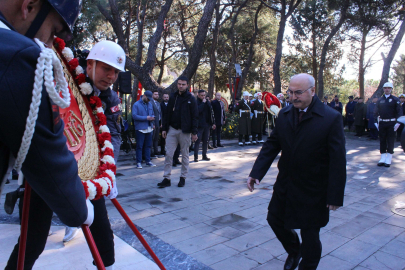 Çanakkale şehitleri İzmir'de törenle anıldı