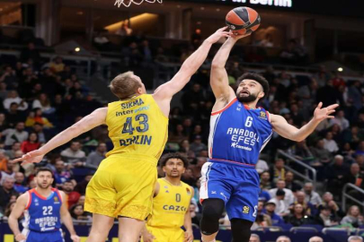 Anadolu Efes, Berlin deplasmanında son saniyede kaybetti