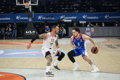 Anadolu Efes evinde Milano'yu farklı yendi