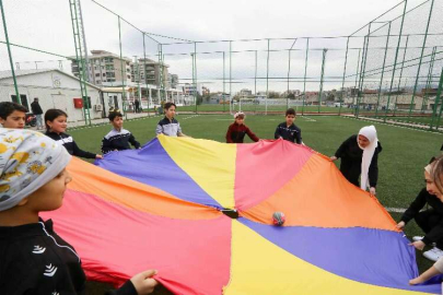 Depremzede çocuklara moral etkinliği düzenlendi