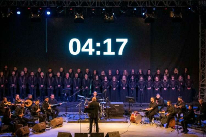 Antakya Medeniyetler Korosu depremzedeler için konser verdi