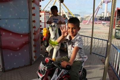 Depremzede çocuklar lunapark ile gülümsedi