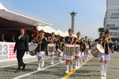 İzmir'de 23 Nisan coşkuyla kutlandı