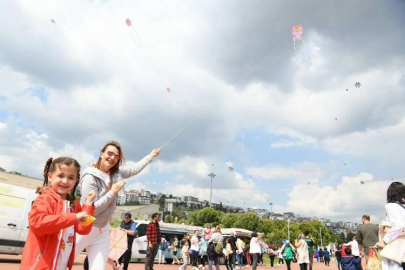 Bornova uçurtmaların dansıyla renklendi