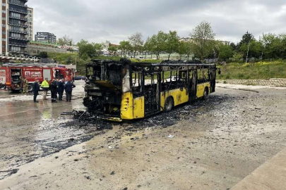 İstanbul’da İETT otobüsü alev alev yandı