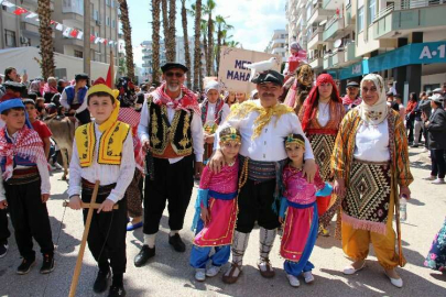 Antalya'da Yörük Göçü Korteji renkli görüntülere sahne oldu