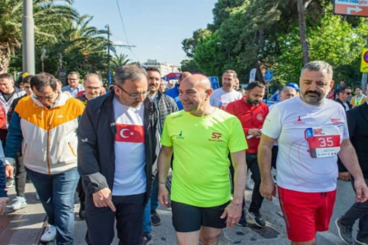 Maraton İzmir, Cumhuriyet'in 100. yılında çoşkuyla koşuldu