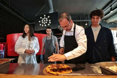 Bakan Kasapoğlu öğrenciler için mutfağa girdi