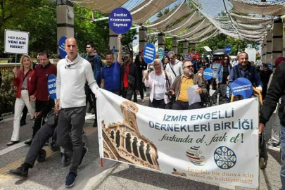 İzmir'de engelliler hakları için yürüdü