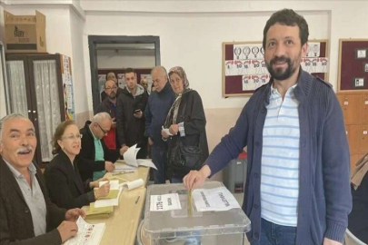 Türkiye sandık başında: Oy verme işlemi başladı