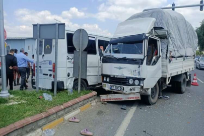 Aydın'da kaza! Minibüs ile kamyonet çarpıştı