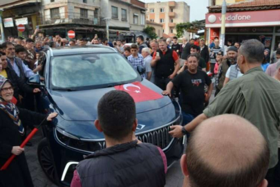 Bakan Kasapoğlu’ndan Togg’la Manisa’da ilçe turu