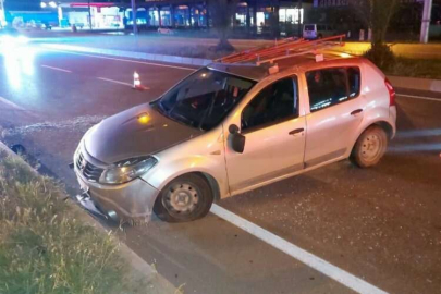 Aydın'da kaza! Otomobil, refüje çarptı