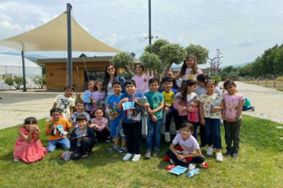 İzmir'de çocuklar fideleri toprakla buluşturuyor