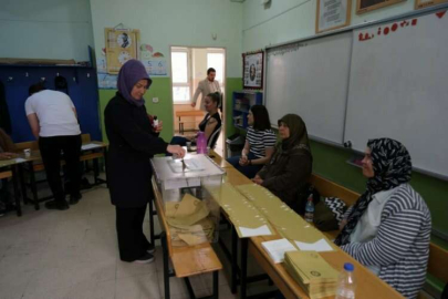 Manisa'da seçmen ikinci tur için sandık başına gitti