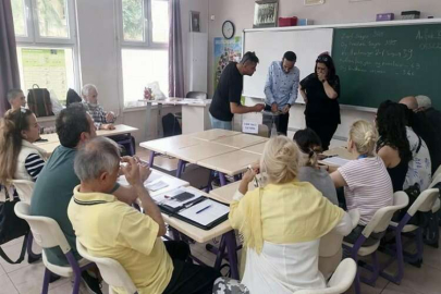 İzmir'de sandıklar açılmaya başlandı