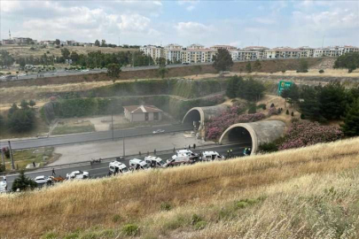 İzmir'de Bayraklı Tünelleri'nde tır yandı