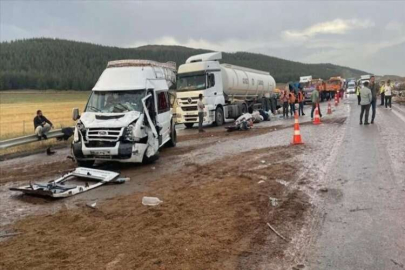 TAG Otoyolu'nda zincirleme kaza: Ölü ve yaralılar var