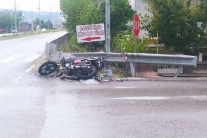 Uşak yolunda kaza! Otomobille motosiklet çarpıştı