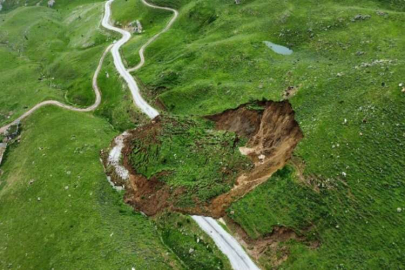 Afyonkarahisar yağışlardan nasibini aldı: Yayla yolu çöktü