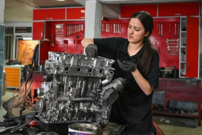 Babasının tamirhanesinde çırak olan Meryem usta olma yolunda