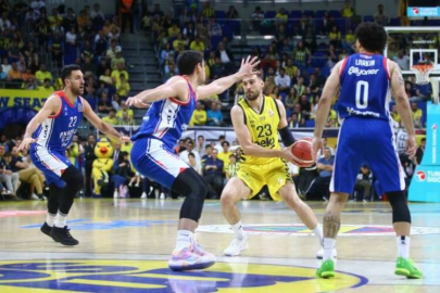 Fenerbahçe Beko, Anadolu Efes'i farklı geçti