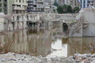 Rönesans Rezidans'ın enkazı suyla doldu