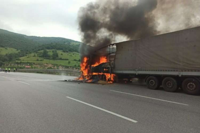 Arpa taşıyan tır Samsun'da alev alev yandı