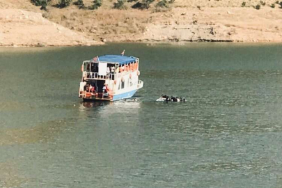 Siirt'te sandal alabora oldu, suda can pazarı yaşandı