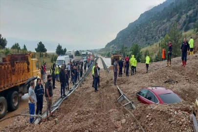 Sel ile gelen çamur aracı yuttu: 1 ölü