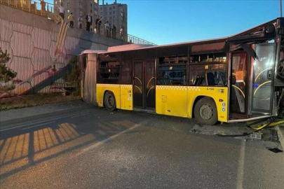 Bariyerleri aşan İETT otobüsü bağlantı yoluna düştü