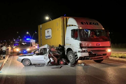 Manisa'da kaza... Otomobil hurdaya döndü