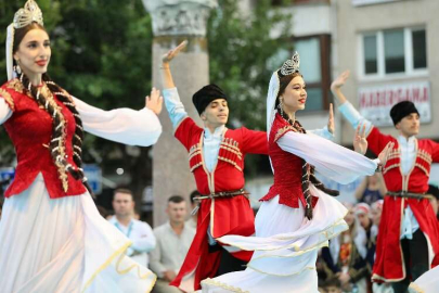 87. Uluslararası Bergama Kermes Festivali coşkuyla başladı