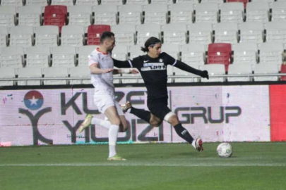 Altay, Mohammed Naderi’de kararsız