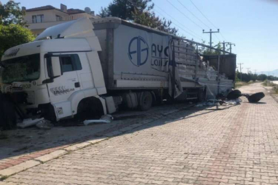 Denizli'de bidon yüklü tır alev aldı