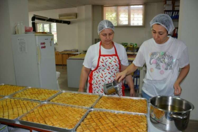 Manisa'da bayram öncesi baklava mesaisi