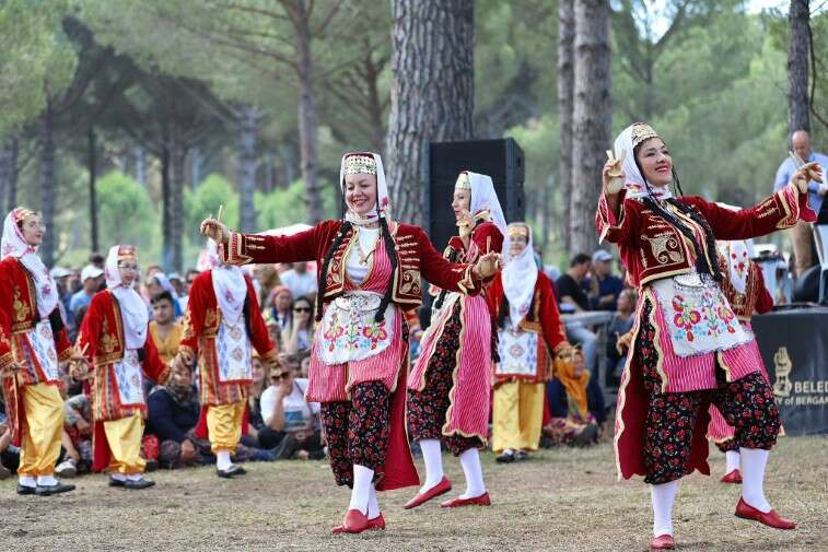 Bergama Festivali, son gün tiyatroya ev sahipliği yaptı. Asklepion Antik Tiyatro'da Aristophanes'in yazdığı, Ergun Sav'ın çevirisini yaptığı 