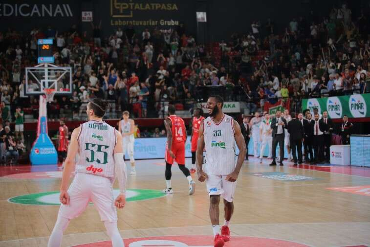 Basketbol Süper Ligi ekiplerinden Pınar Karşıyaka, Vitto Brown’un 1 yıl daha yeşil-kırmızılı formayı giyeceğini duyurdu