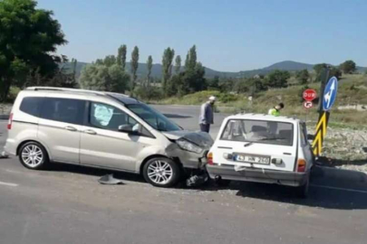 Kütahya'da kaza: İki araç çarpıştı