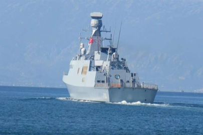 TCG Burgazada İzmir semalarında