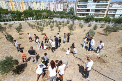 Karşıyaka’da binlerce ağaç toprakla buluştu