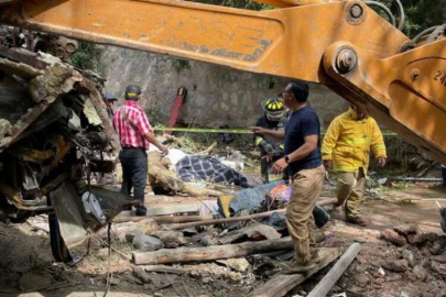 Meksika'da yolcu otobüsü şarampole yuvarlandı