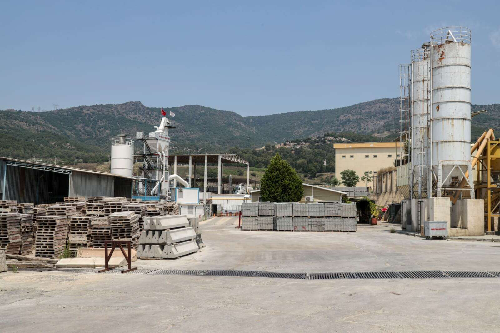 Karşıyaka Belediyesi kaldırım taşı üretimi