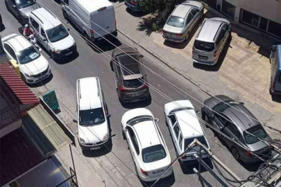 İzmir Buca'da kaza! İki otomobil çarpıştı